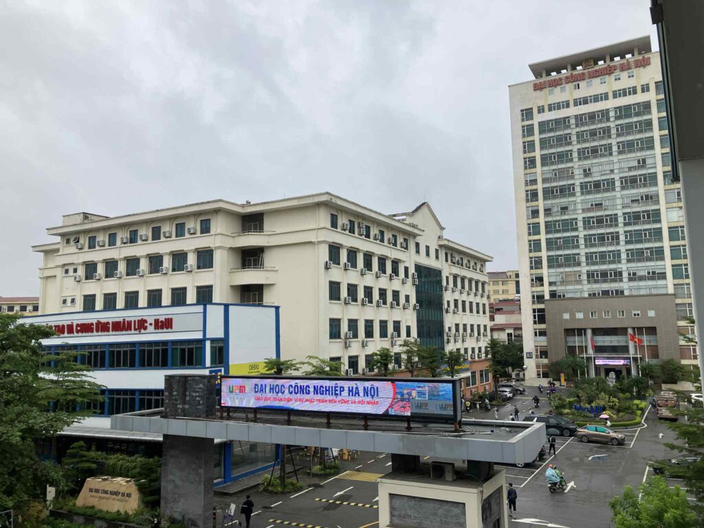 Nhon駅前に広がるハノイ工業大学（HaUI）全景