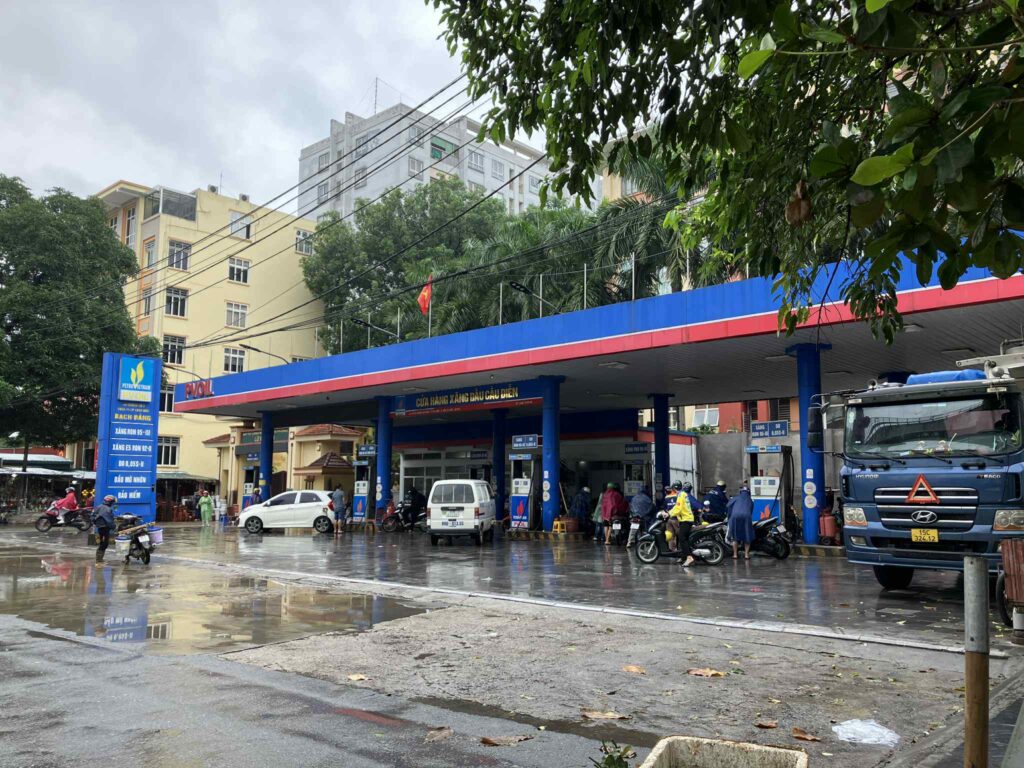 ハノイメトロ3号線 Phu Dien駅（フーディエン駅） 近くのPVOILガソリンスタンド