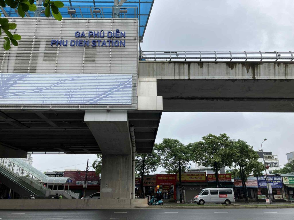 ハノイメトロ3号線 Phu Dien駅（フーディエン駅） 駅と幹線道路風景 西ハノイ郊外