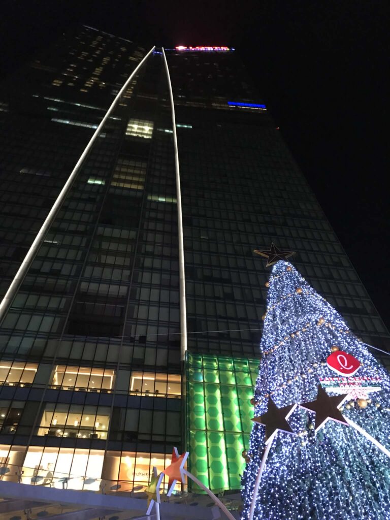 ロッテセンターハノイの2018年時点の夜間ビュー