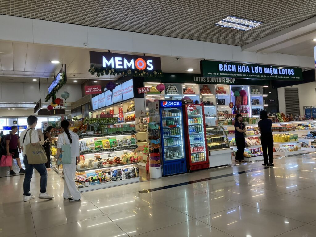 ノイバイ空港T1エアサイドのお土産屋