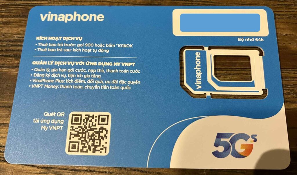 Vinaphone SIMカード裏面とMy VNPTアプリのQRコード案内
