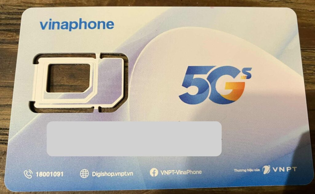 タンソンニャット空港で購入したVinaphoneの5G対応SIMカード表面
