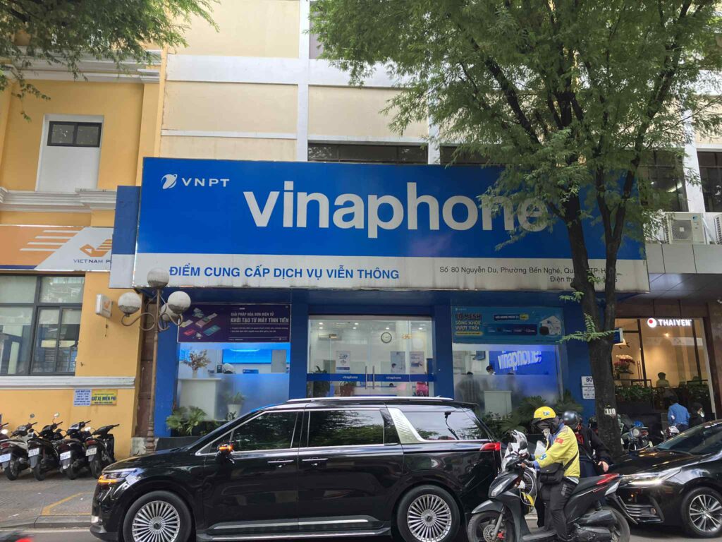 ホーチミン・グエンユー通りにあるVinaphone公式ショップ外観