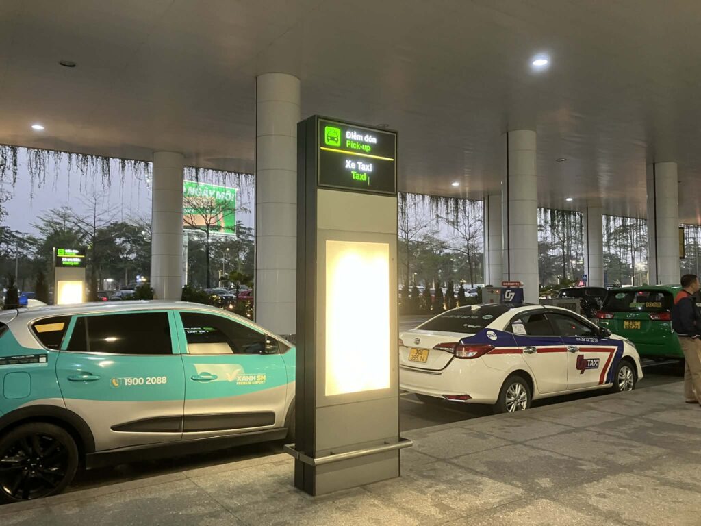 ノイバイ空港T2のタクシー・配車アプリ乗車エリア