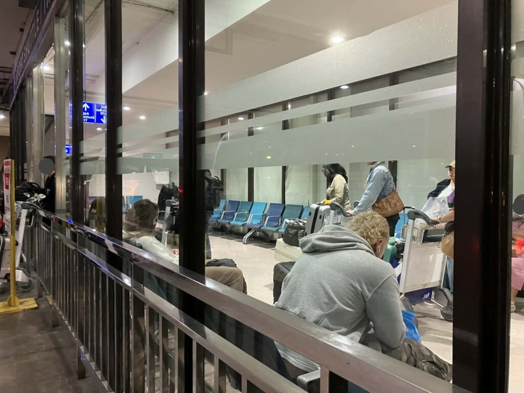 NAIA ターミナル1 シャトルバス 待合室 内部の様子