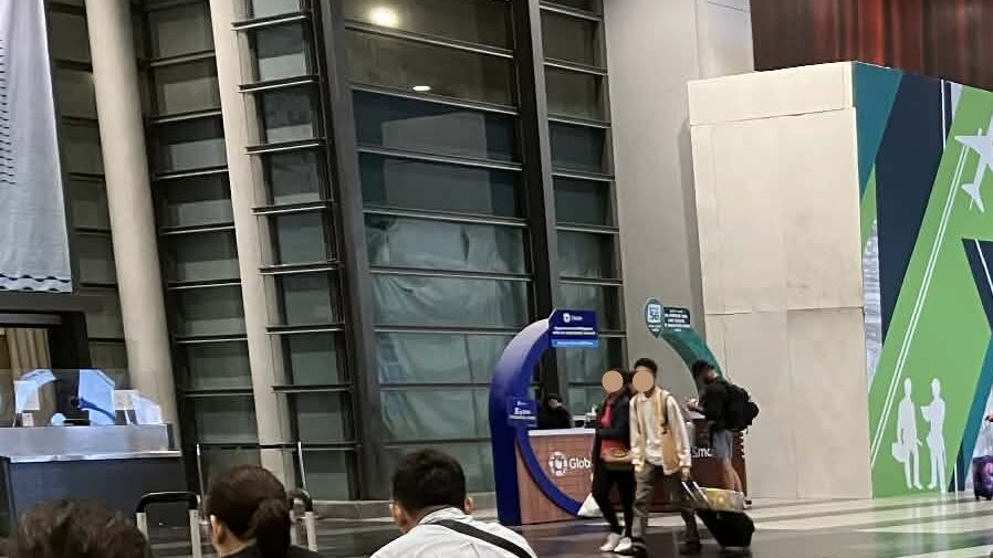 マニラ空港NAIAターミナル3到着エリアにあるSIM販売ブースの位置関係
