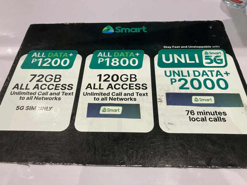 マニラ空港NAIAで案内されていたSmartのプリペイドSIM料金プラン表示