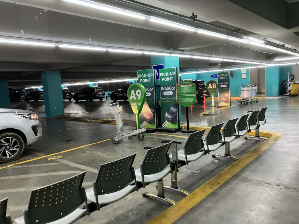 NAIA第3ターミナルLevel A駐車場内のGrabピックアップエリアA9付近