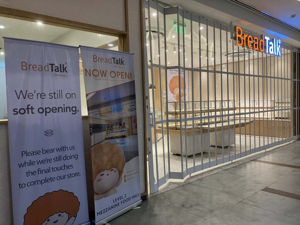 NAIAターミナル3 Level2フロアのBreadTalk店舗外観。