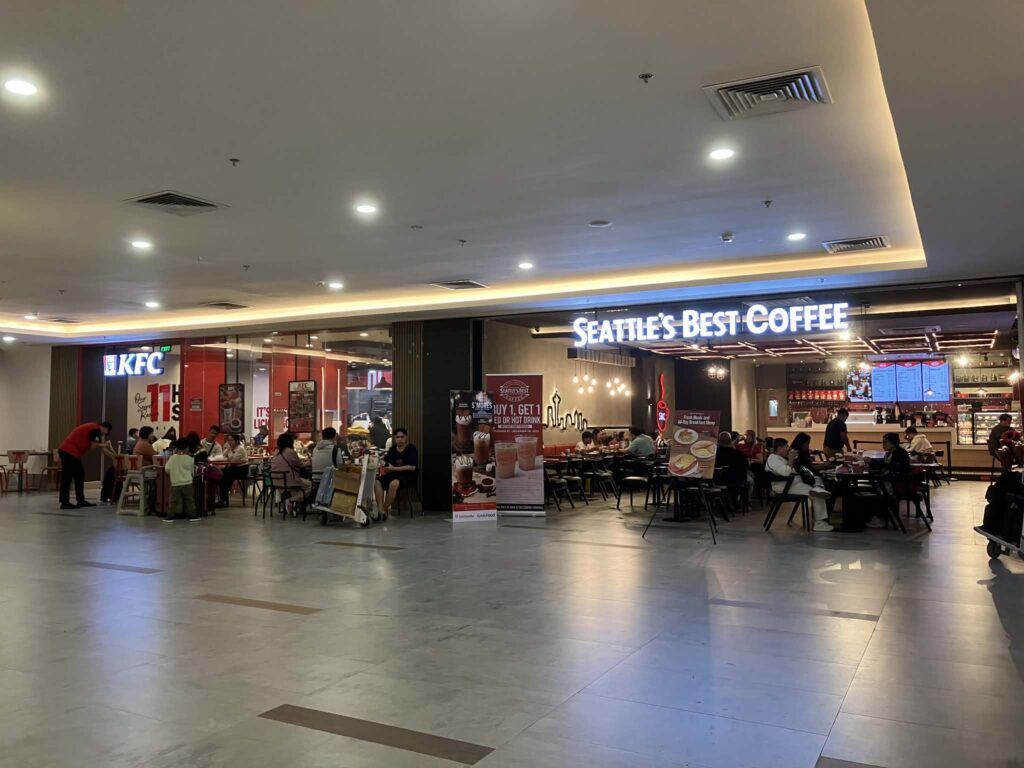 NAIAターミナル3 Level2フロアに移転したKFC店舗外観 