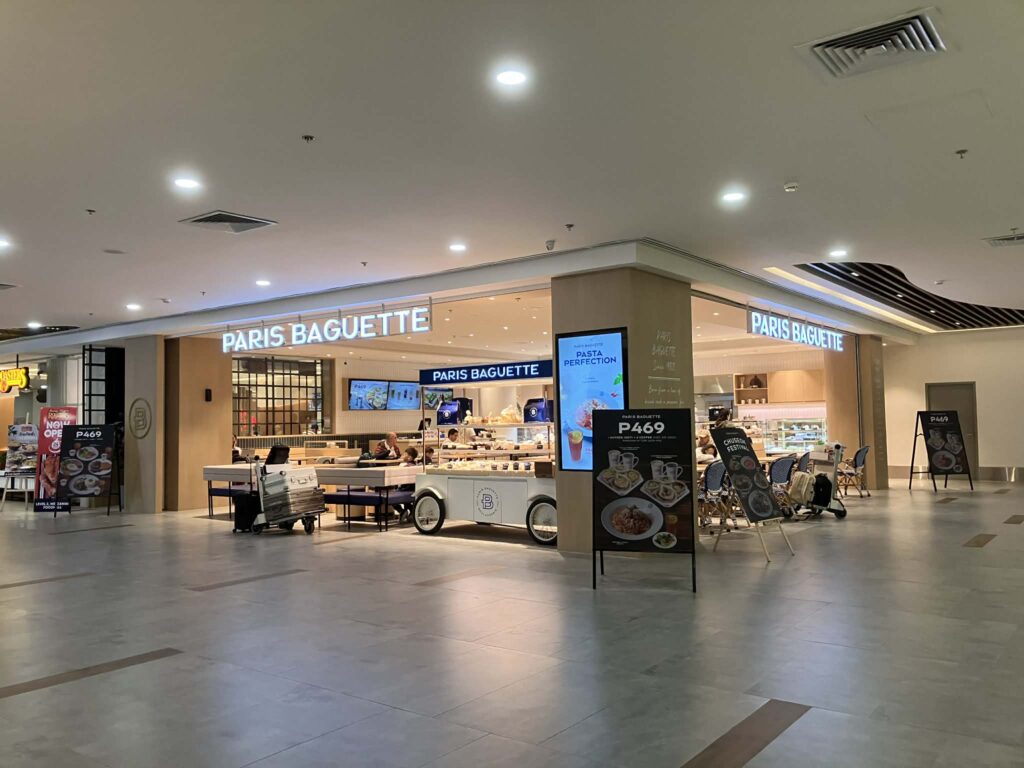 NAIAターミナル3 Level2フロアのParis Baguette店舗外観