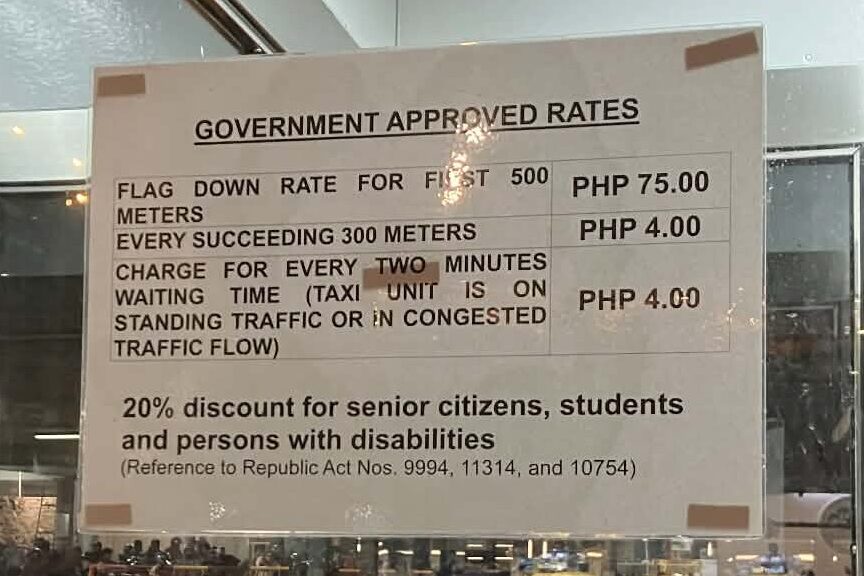 NAIAターミナル3 空港の黄色タクシーの政府認可料金表