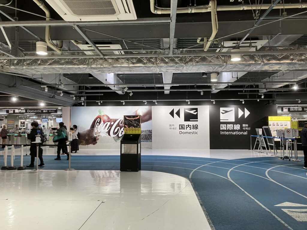 第3ターミナル国際線出発案内のサイン