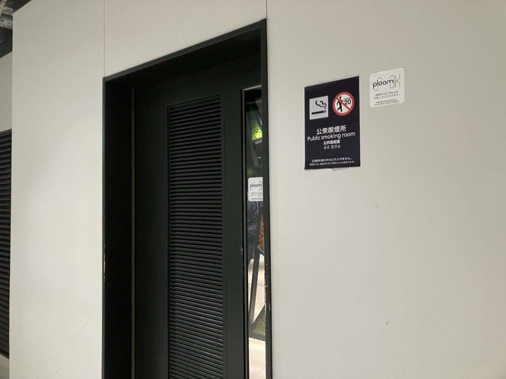 第3ターミナル屋内喫煙室（2階フードコート付近）