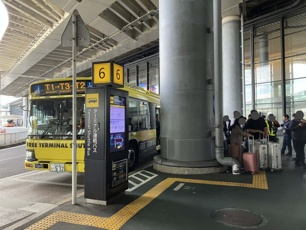成田空港第1ターミナルのターミナル連絡バス6番乗り場 