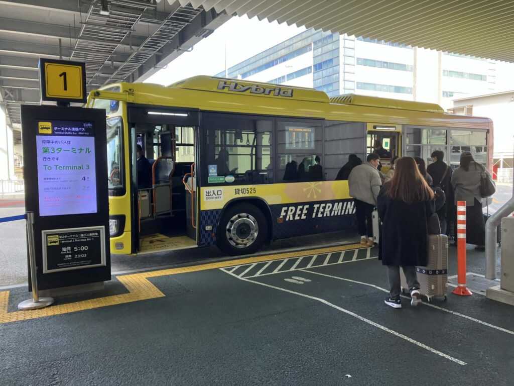 成田空港第2ターミナルのターミナル連絡バス1番乗り場 