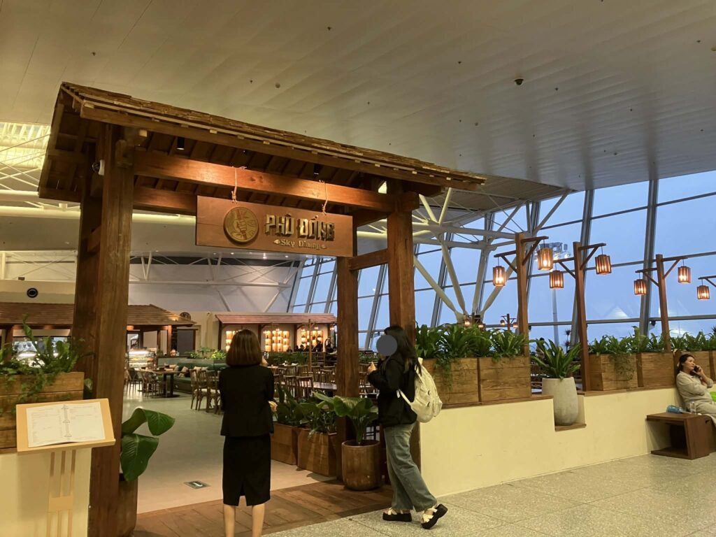 ノイバイ空港T2 4階 レストラン Phở Đồng