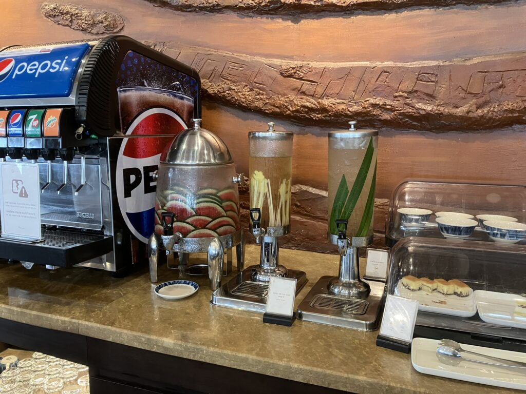 ドリンクコーナー（ソフトドリンク、ハーブウォーター、デザート）