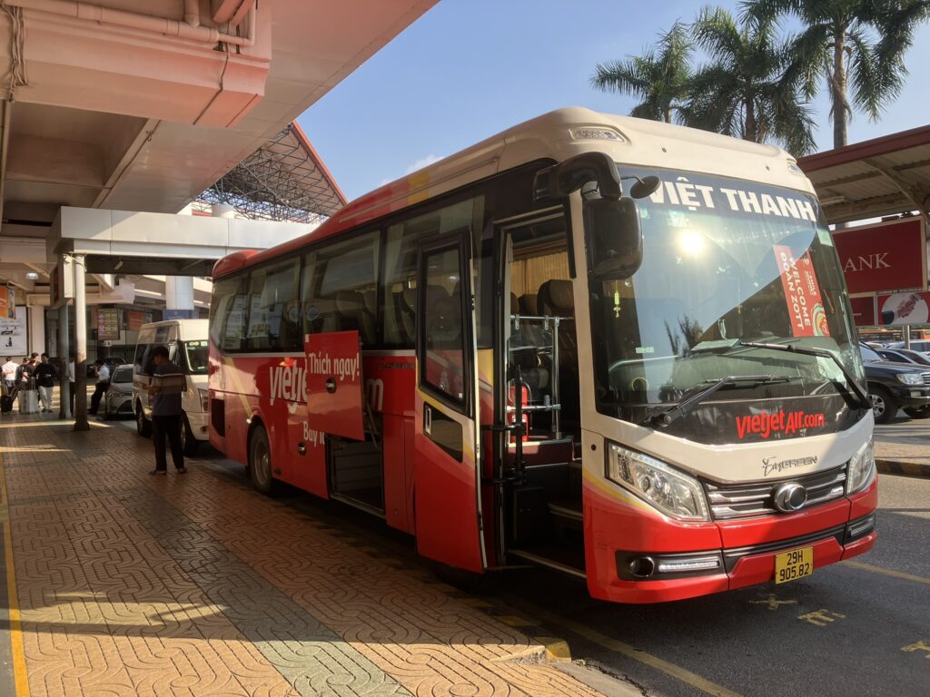 ノイバイ空港T1のVietJet Air市内バス