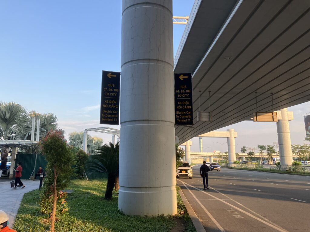 正規の90番バス停（工事前の位置）