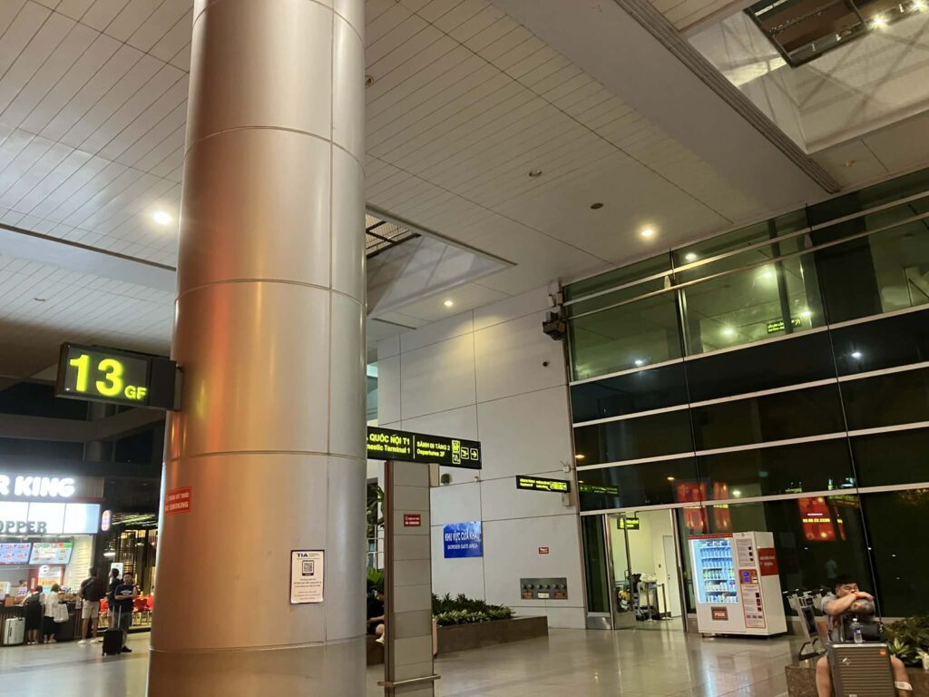 タンソンニャット空港T2荷物一時預かりの場所案内