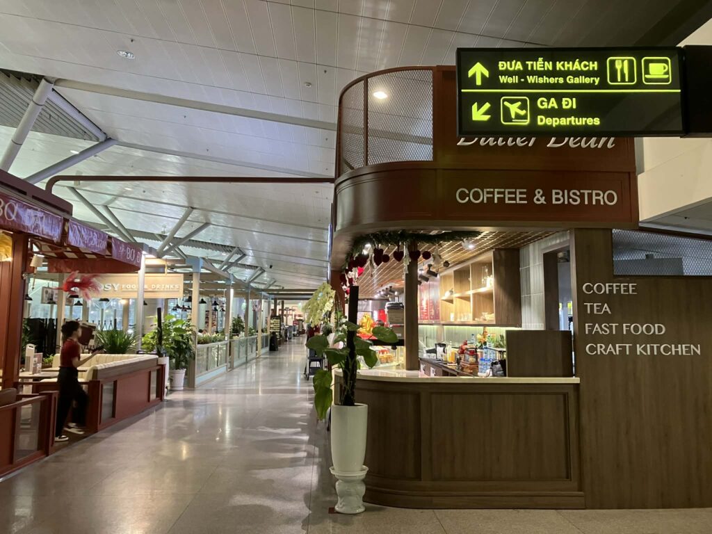 タンソンニャット空港T2 Well-Wishers Galleryの様子