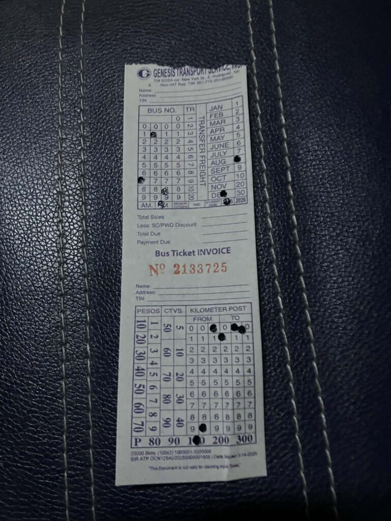Genesis運行P2Pバスの車内で発行された100ペソのチケット