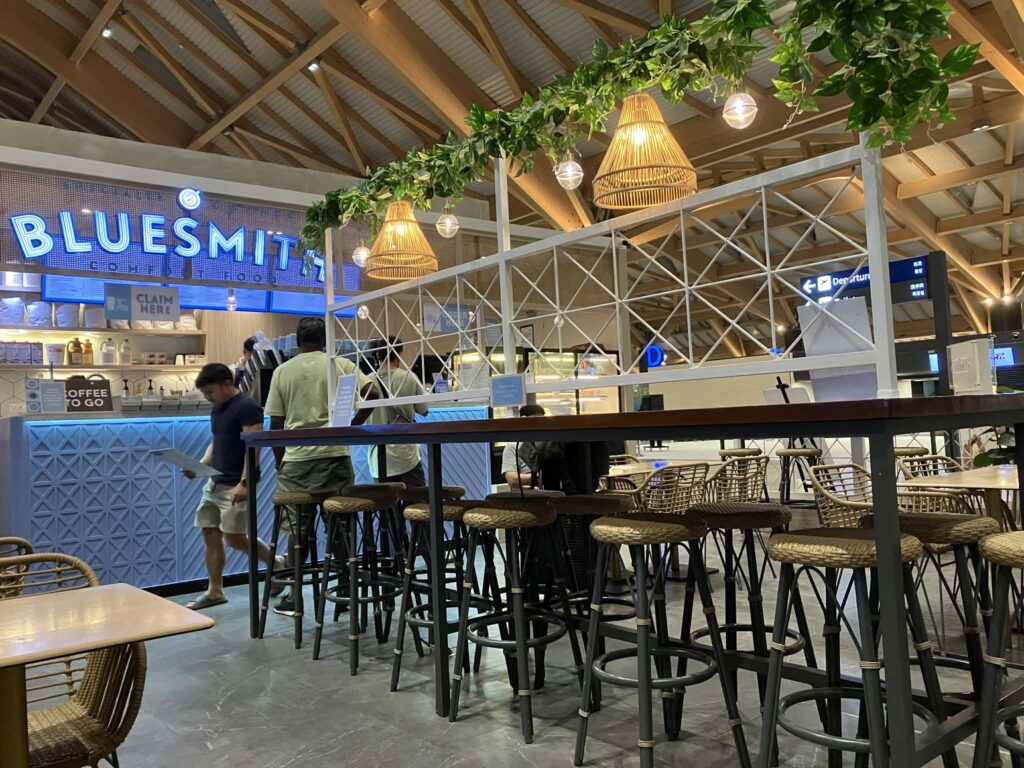 クラーク国際空港 出発フロアにある24時間営業のBluesmith Café