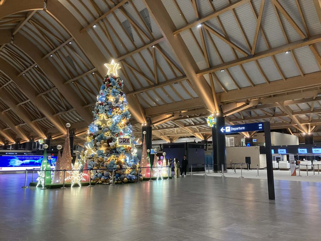 クラーク国際空港 出発フロア全体の様子とチェックインカウンター