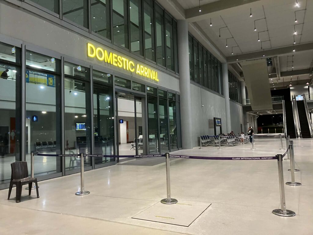 クラーク国際空港 国内線到着口の様子
