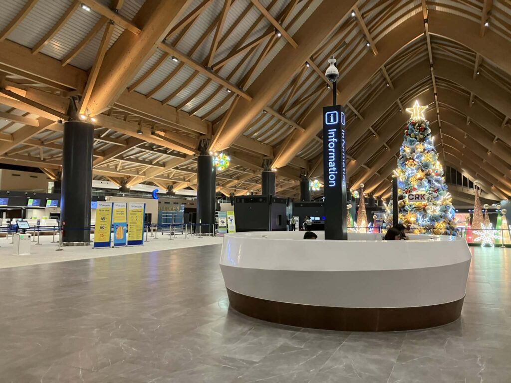 クラーク国際空港 出発フロアのインフォメーションカウンター