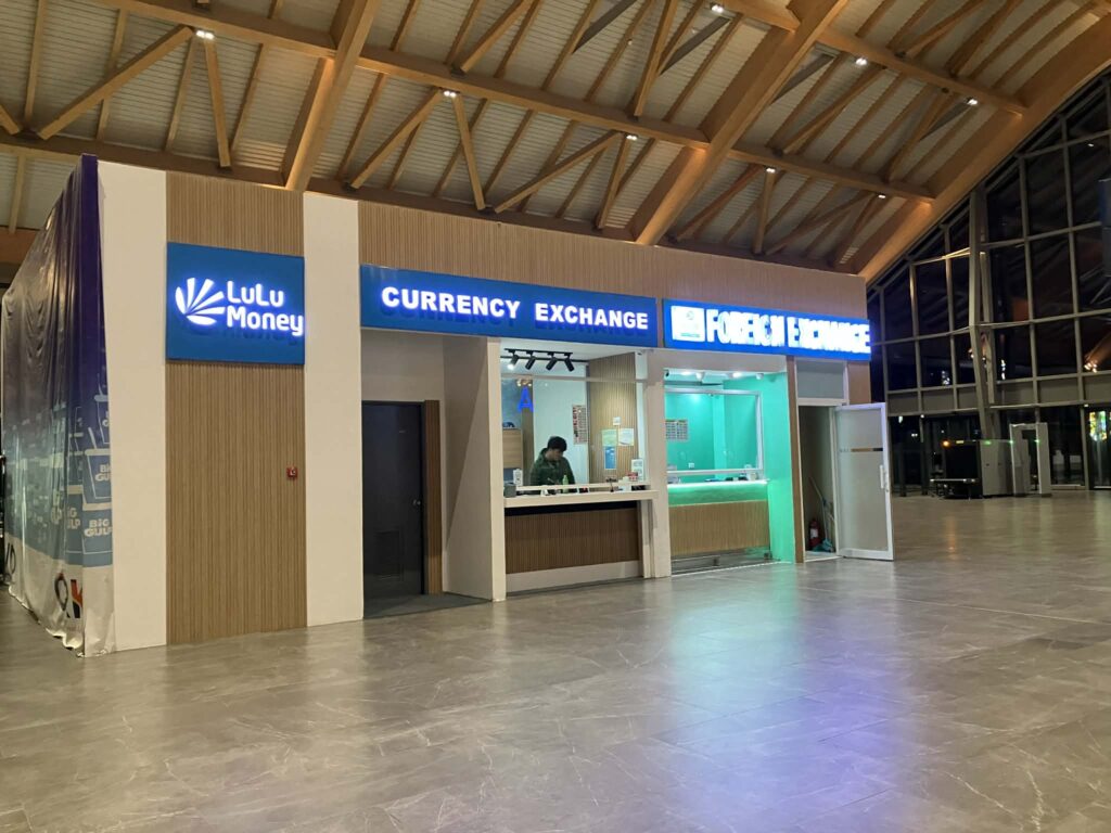 クラーク国際空港 出発フロアの両替所(Lulu Money)