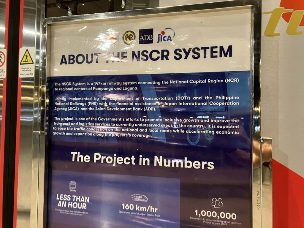 クラーク国際空港に掲示されたNSCR(南北通勤鉄道)計画の公式解説パネル(JICA・ADB支援)