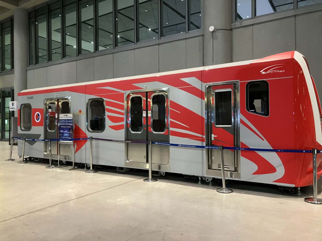 クラーク国際空港 到着階に設置されたNSCR鉄道模型展示