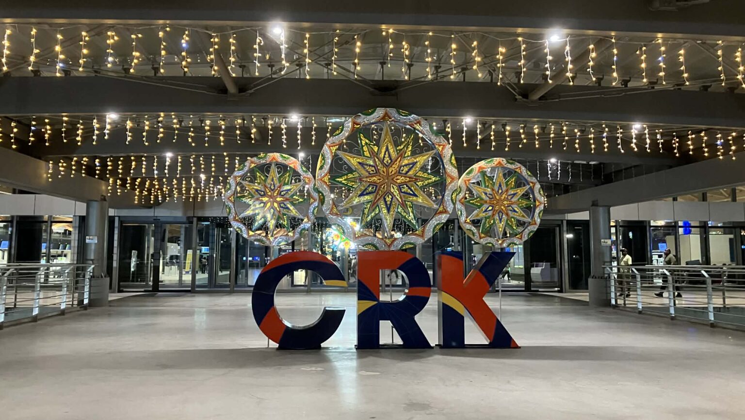 クラーク国際空港(CRK)正面エントランスの夜景