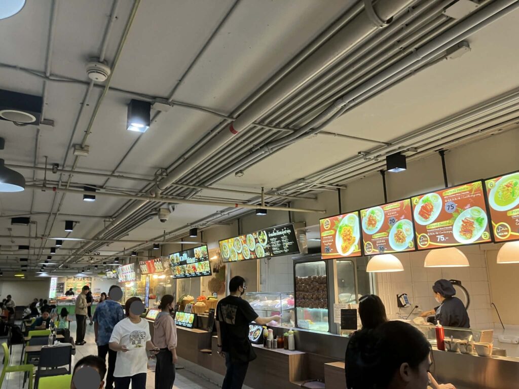 ドンムアン空港 Magic Food Park ローカル向けフードコートの雰囲気