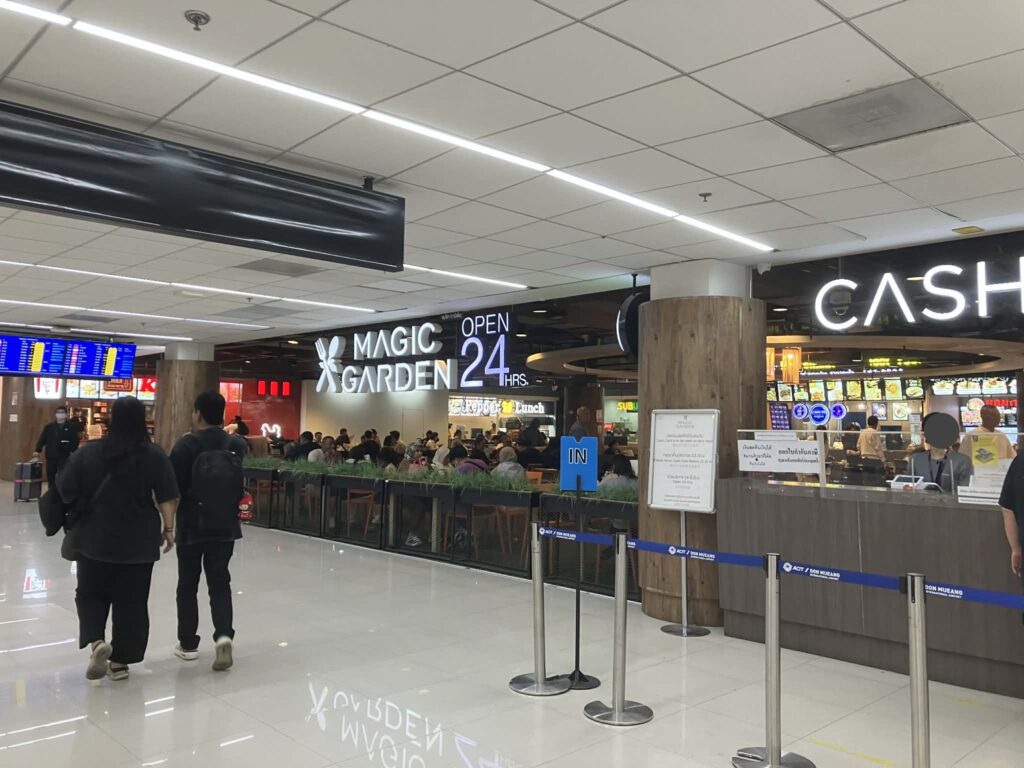 ドンムアン空港 Magic Garden フードコートの外観（24時間営業）
