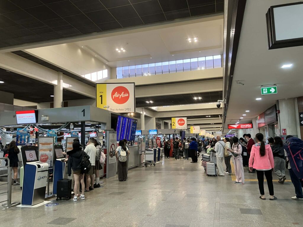 ドンムアン空港国際線ターミナル3階のチェックインエリア