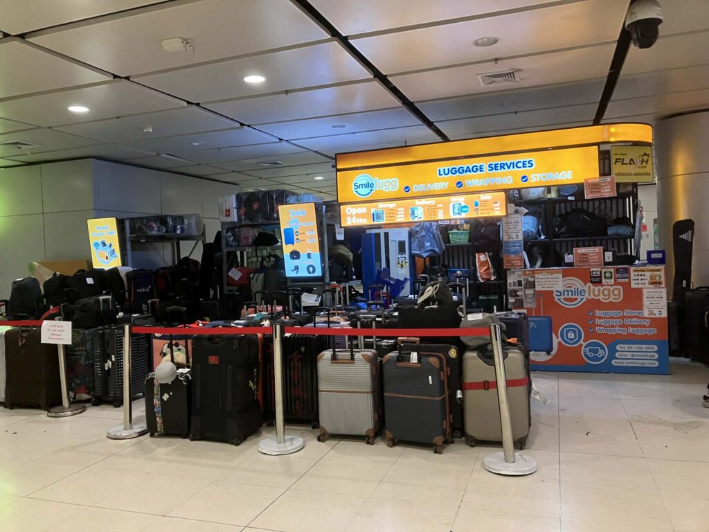 スワンナプーム空港B1階の荷物預かりサービスエリア全体