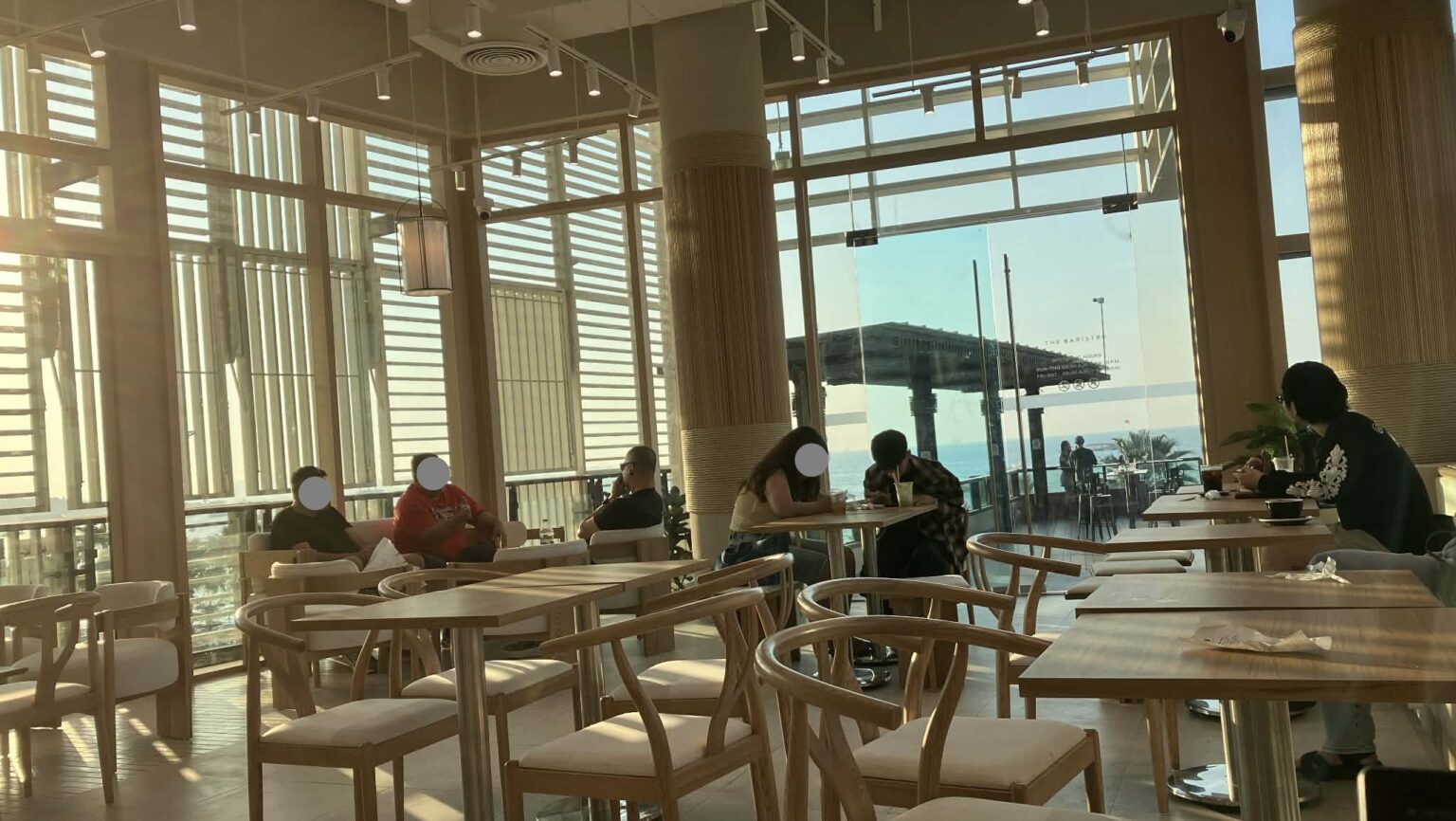 パタヤでおすすめカフェ、THE BARISTROの店内