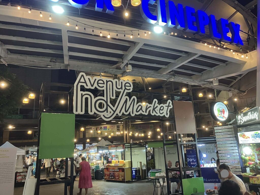 Avenue Indy Marketのエントリー看板