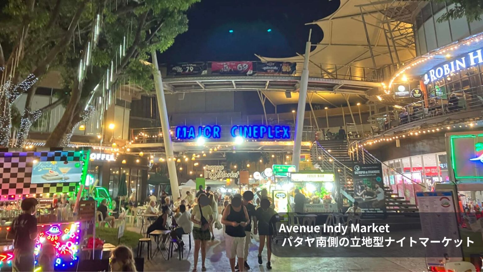 The Avenue Pattaya内のAvenue Indy Market夜景とMajor Cineplex外観