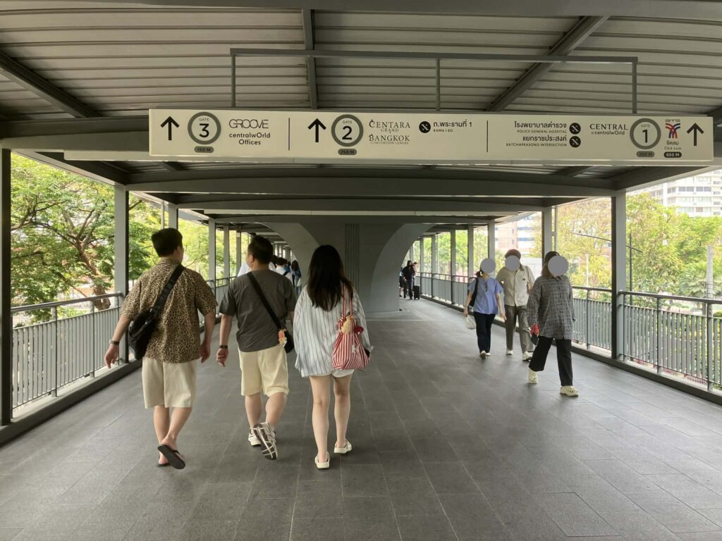 Central Worldへ続くスカイウォーク