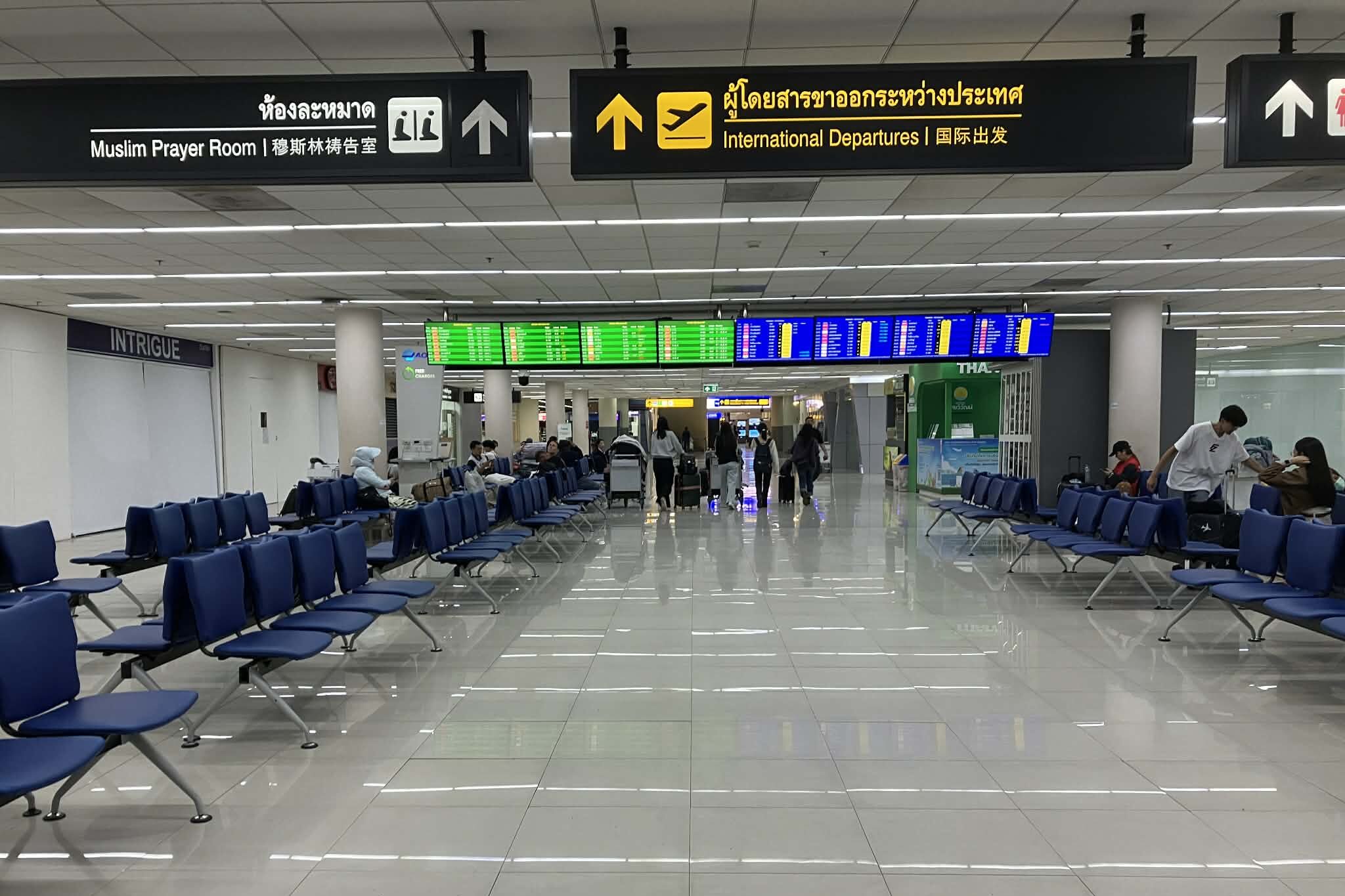 ドンムアン空港ターミナル間連絡通路 国際線出発方面