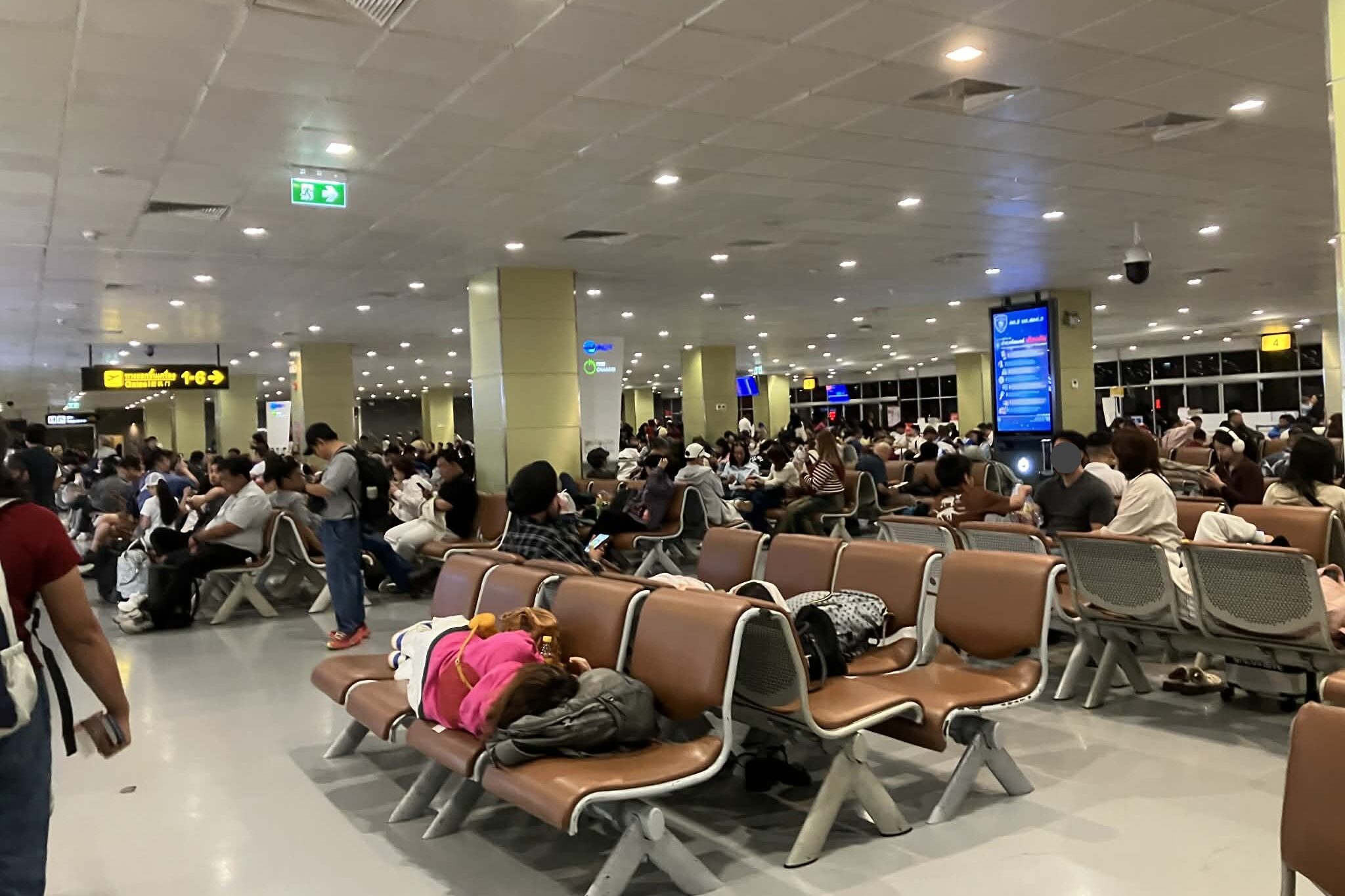 ドンムアン空港 搭乗ゲート近くのベンチの様子