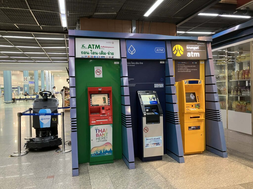 ドンムアン空港 国際線フロアのATM