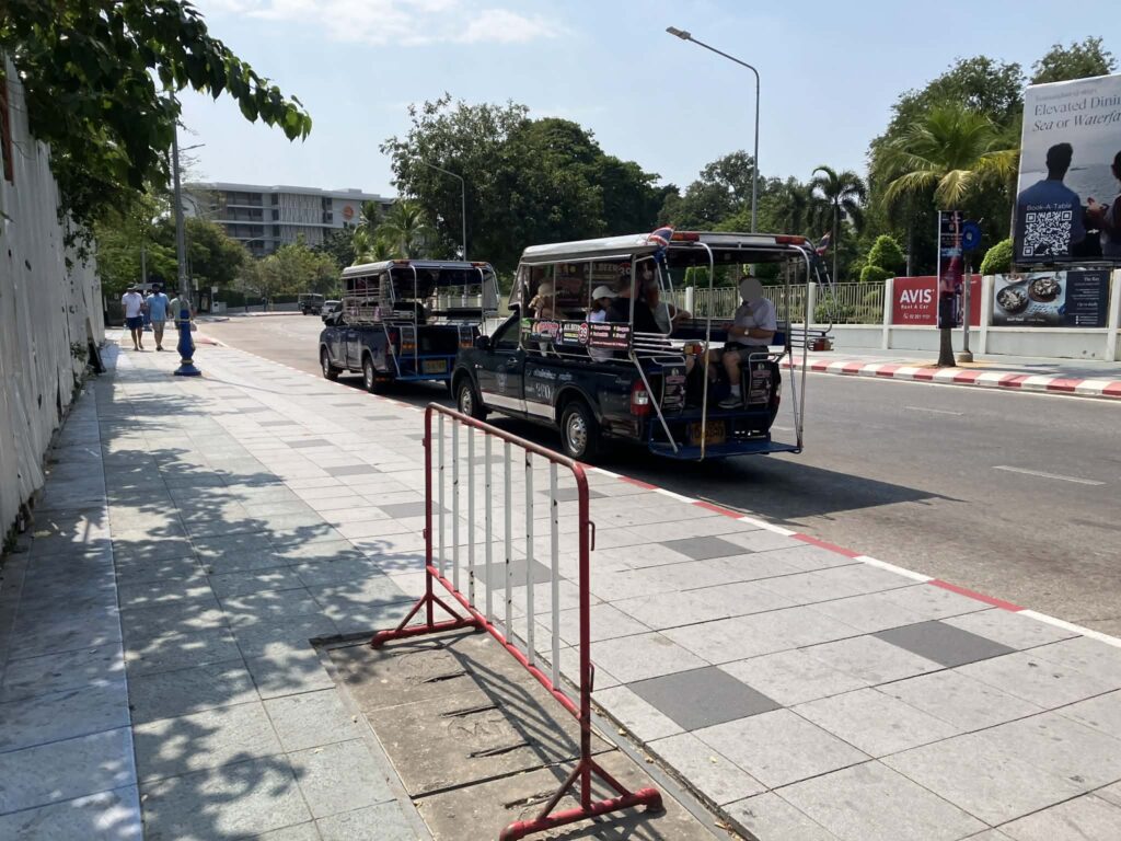 パタヤ中心部ビーチロード行きソンテウの出発点