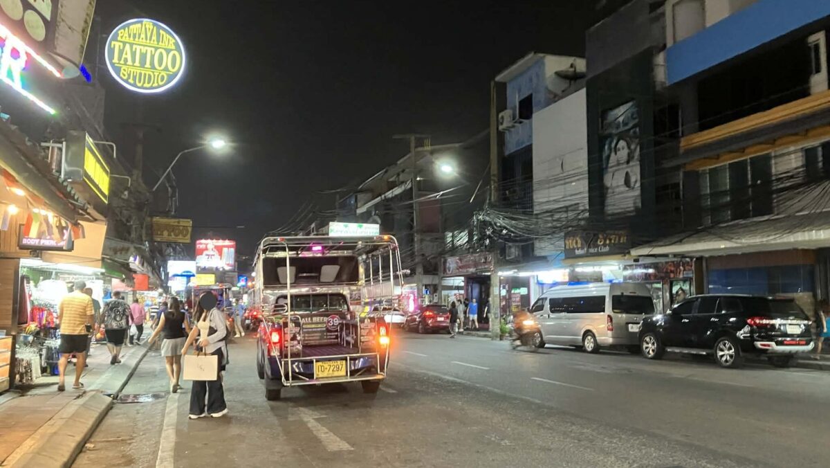 パタヤ市内移動の完全ガイド｜ソンテウ・配車アプリ・徒歩の使い分け