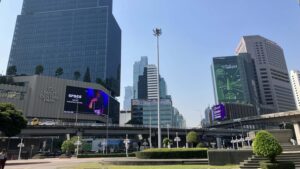 サラデーン駅はなぜ“シーロムの昼と夜が分かれる駅”なのか｜人の流れで見るBTSの役割